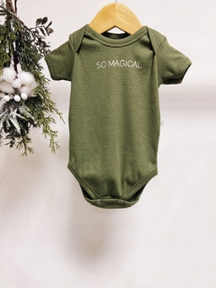 Pronta entrega - Body manga curta canelado verde cactus SO MAGICAL em off - You Boy Kids