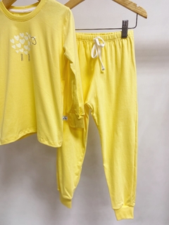 Pronta Entrega - Pijaminha longo yellow ovelhinha corações brilha no escuro na internet