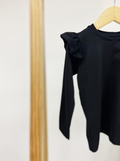 Pronta entrega - Blusa manga longa com babado liso basics preto - comprar online