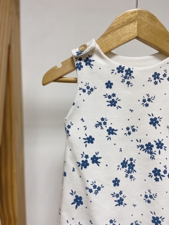 Pronta entrega - Macacão regata curto com botão em madeira estampado floral azul vintage na internet