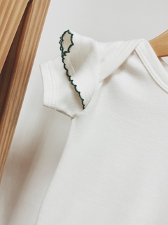 Pronta entrega - Body manga curta off babado detalhe em picueta verde - comprar online