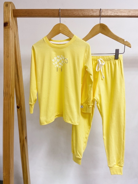 Pronta Entrega - Pijaminha longo yellow ovelhinha corações brilha no escuro - comprar online