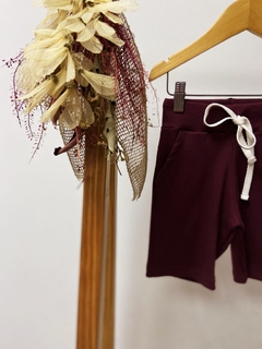 Pronta entrega - Bermuda Jogger canelado vinho