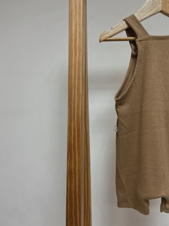 Pronta entrega - Jardineira kids canelada avelã na internet