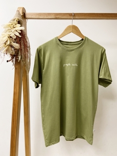 Pronta entrega - Camiseta adulta manga curta jingle bells oliva - You Boy Kids