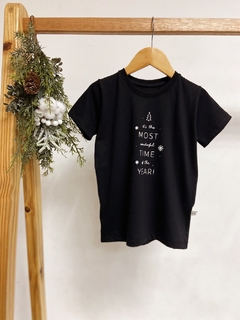 Pronta entrega - Camiseta kids preta manga curta it’s the most wonderful time off the year em off