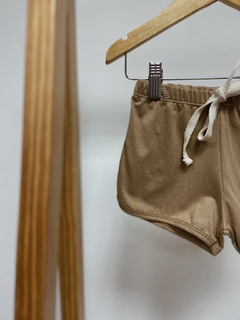 pronta entrega - Shorts Boxer lisos basics Avelã