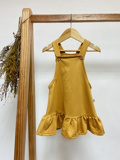 pronta entrega - Salopete kids babado moletinho com botões em madeira natural mostarda na internet
