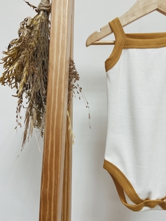 Pronta entrega - Body regata canelado retrô mostarda - You Boy Kids