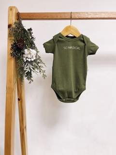 Pronta entrega - Body manga curta canelado verde cactus SO MAGICAL em off - comprar online