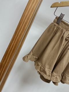 Pronta entrega - Conjunto cropped + shorts babado liso basics avelã - loja online