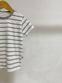 Pronta entrega - Camiseta Kids Manga curta listra cinza pedra na internet