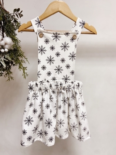 Pronta entrega - Salopete kids frente botões madeira transpasse costas off flocos de neve preto