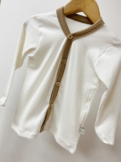 PRONTA ENTREGA - CARDIGAN Kids CANELADO retro detalhe avelã - comprar online