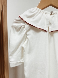 Pronta Entrega - Blusa manga bufante off gola com detalhe em picueta vermelho botão em pérola na internet