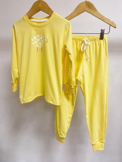 Pronta Entrega - Pijaminha longo yellow ovelhinha corações brilha no escuro - You Boy Kids
