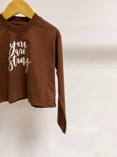 Pronta entrega - Cropped manga longa over marrom you are strong