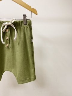 Pronta entrega - Bermuda saruel kids com botões block oliva na internet