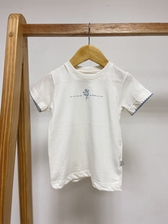 Imagem do Pronta entrega - Camiseta kids manga curta com detalhe picueta azul vintage estampa LET ALL YOU DO BE DONE IN LOVE