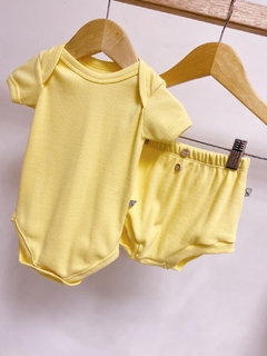 Pronta entrega - conjunto body manga curta + bloomer punho botoes madeira canelado - comprar online