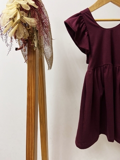 Pronta entrega - Vestido babado costas liso vinho botão em madeira - comprar online