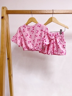 Pronta entrega - Conjunto cropped manga babado botão pérola + shorts bolso lateral cherry na internet