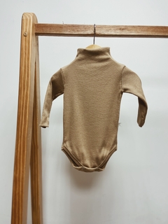 Pronta entrega - Body gola alta canelado avelã na internet