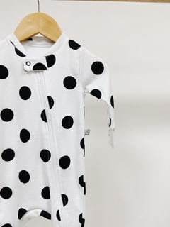 Pronta entrega - Macacão zíper sem pé Bolas na internet