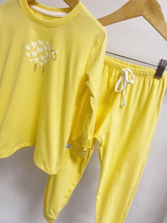 Pronta Entrega - Pijaminha longo yellow ovelhinha corações brilha no escuro - loja online