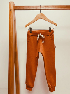 Pronta Entrega - Calça jogger kids moletinho telha na internet