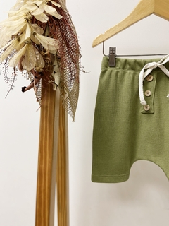 Pronta entrega - Bermuda saruel kids com botões block oliva - You Boy Kids