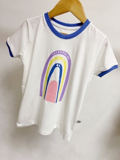 Pronta entrega - Camiseta kids manga curta off rainbow friso blue