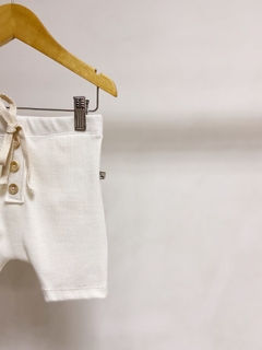 Pronta entrega - Bermuda Saruel botões kids canelado off na internet