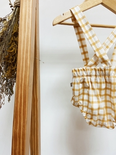 Pronta entrega - Romper alça com botões xadrez mostarda - comprar online