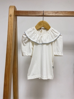 Pronta entrega - Blusa manga bufante off gola com detalhe em picueta azul vintage botão em pérola - You Boy Kids