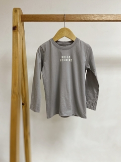 Pronta entrega - Camiseta manga longa cinza pedra hello weekend na internet