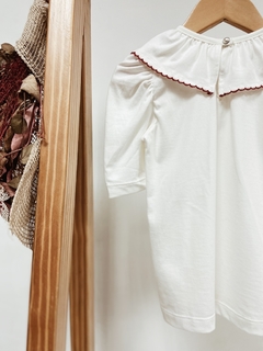 Pronta Entrega - Blusa manga bufante off gola com detalhe em picueta vermelho botão em pérola - comprar online