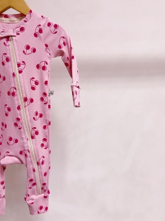 Pronta entrega - Macacão baby zíper canelado sem Pé cherry - comprar online