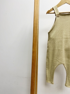 Pronta Entrega - Jardineira longa canelada areia na internet