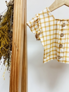 Pronta entrega - Conjunto cropped babado + shorts babado xadrez mostarda