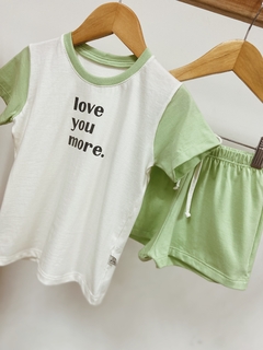 Pronta Entrega - Pijaminha curto verde fábula brilha no escuro na internet