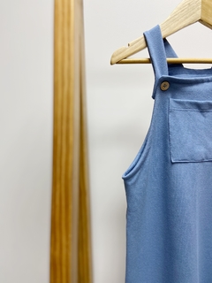 Pronta Entrega - Jardineira longa com bolso kids denim barra virada na internet