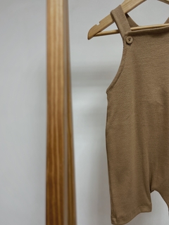 Pronta entrega - Jardineira baby canelado avelã - You Boy Kids