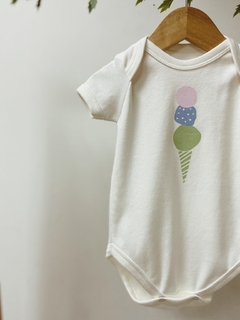 Pronta entrega - Body manga curta off sorvete three colors casquinha verde fabula - comprar online