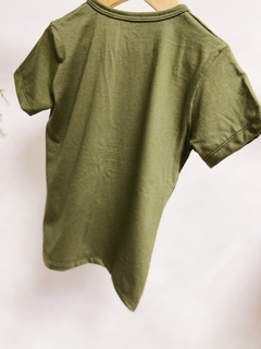 Imagem do Pronta entrega - Camiseta manga curta kids botões madeira natural verde cactus