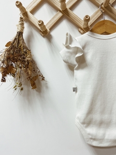 Imagem do Pronta entrega - Body manga curta com babado off LOVE YOU MORE.