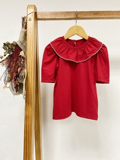 Pronta entrega - Blusa manga bufante vermelho gola com detalhe em picueta off botão em pérola - comprar online