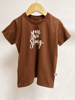 Pronta entrega - Camiseta manga curta marrom you are strong - comprar online