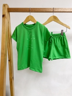 Pronta Entrega - Pijaminha curto hortelã lua brilha no escuro na internet