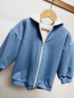 Pronta Entrega - Jaqueta denim com capuz forrada polar - loja online